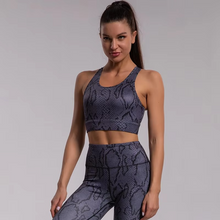 Load image into Gallery viewer, Seamless Women's Yoga Outfit with High Waist Leggings and Sports Bra 2 Piece Workout Set