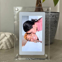 Load image into Gallery viewer, Digital photo frame with high-resolution display