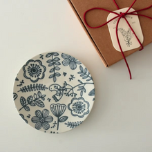 Load image into Gallery viewer, Colorful Ceramic Dinner Plate with Floral Relief Design 6.7 Inch Round Tableware