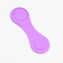 Load image into Gallery viewer, Magnetic Silicone Folding Golf Ball Marker Holder with Hat Clip