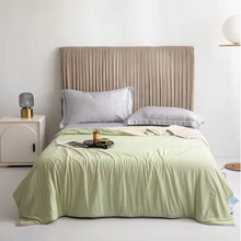 Load image into Gallery viewer, Cooling Blanket for Hot Sleepers, Moisture-Wicking and Breathable Fabric