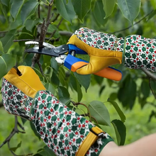 Load image into Gallery viewer, Premium Cowhide Garden Gloves Puncture Resistant Safety Gloves for Pruning and Yard Work