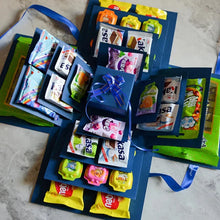 Load image into Gallery viewer, Exploding Surprise Gift Box with 8 Flying Butterflies