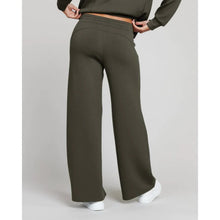 Load image into Gallery viewer, Air Essentials Pants