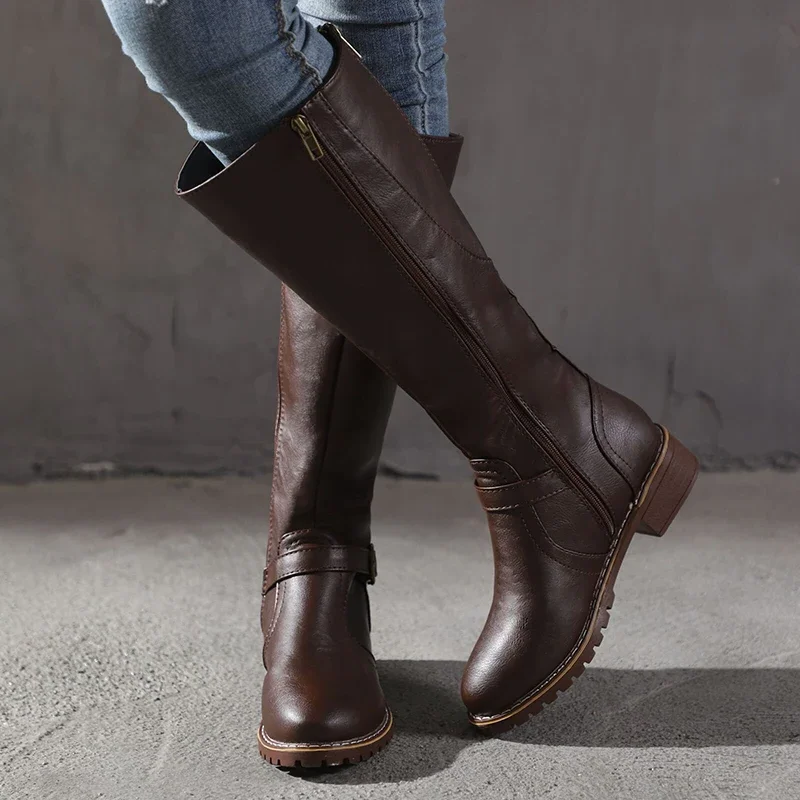 Stylish and functional leather boots for women - the perfect addition to your outfit main image 0