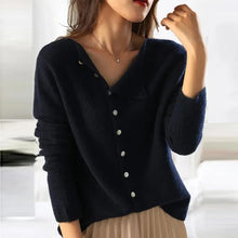 Load image into Gallery viewer, Elegant knitwear for women