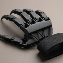 Load image into Gallery viewer, Articulated Finger Extensions Pair with Clawed Digits for Halloween Costumes
