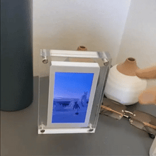 Load image into Gallery viewer, Digital photo frame with high-resolution display
