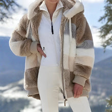 Load image into Gallery viewer, Contrasting Lamb Wool Padded Coat
