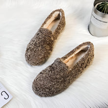 Load image into Gallery viewer, Women’s Lambswool Moccasins with Warm Fleece Lining
