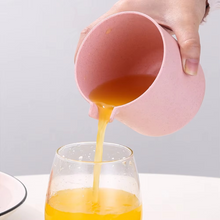 Load image into Gallery viewer, Portable Manual Citrus Juicer - Fresh Juice On-the-Go
