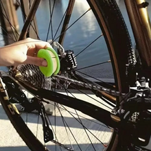 Load image into Gallery viewer, Portable Bicycle Chain Lubricator and Cleaning Oil Roller Tool
