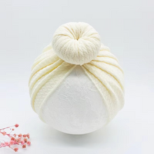 Load image into Gallery viewer, Cozy Knotted Baby Beanie with Bow Headband
