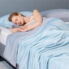 Load image into Gallery viewer, Cooling Blanket for Hot Sleepers, Moisture-Wicking and Breathable Fabric
