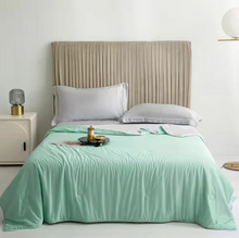 Load image into Gallery viewer, Cooling Blanket for Hot Sleepers, Moisture-Wicking and Breathable Fabric
