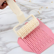 Load image into Gallery viewer, Lattice Roller Cutter for Pies, Cookies and Pastries
