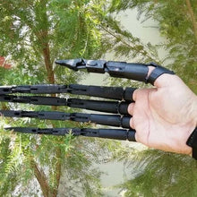 Load image into Gallery viewer, Articulated Finger Extensions Pair with Clawed Digits for Halloween Costumes
