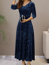 Load image into Gallery viewer, Elegant flared dress
