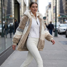 Load image into Gallery viewer, Contrasting Lamb Wool Padded Coat
